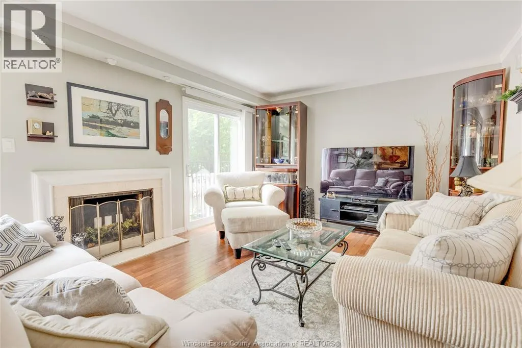 3917 RIVERSIDE East Unit# 9-3917