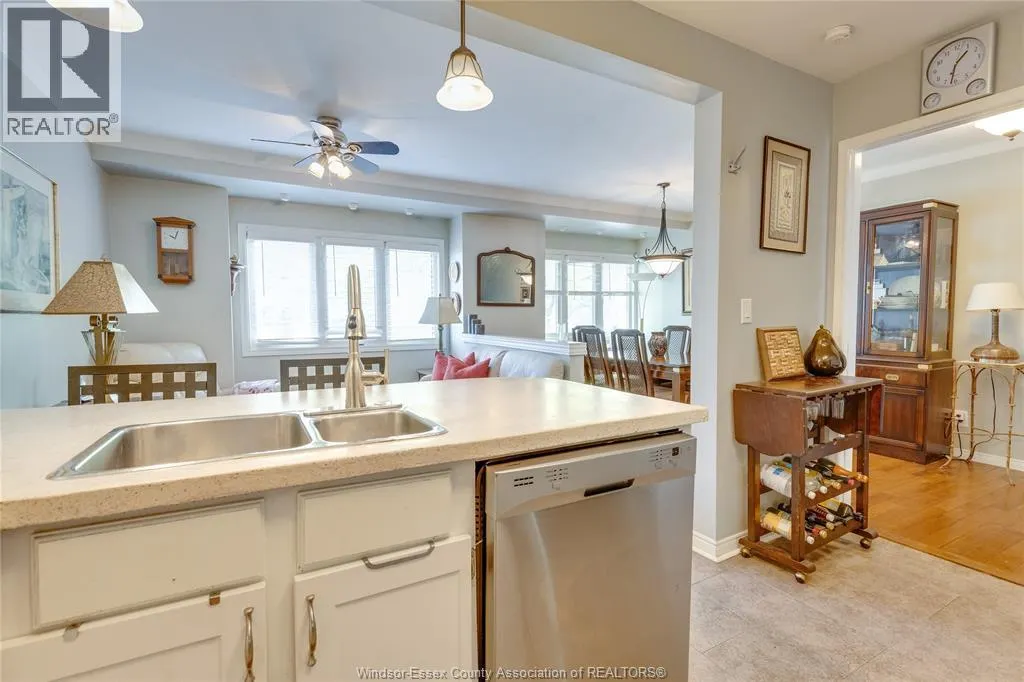 3917 RIVERSIDE East Unit# 9-3917