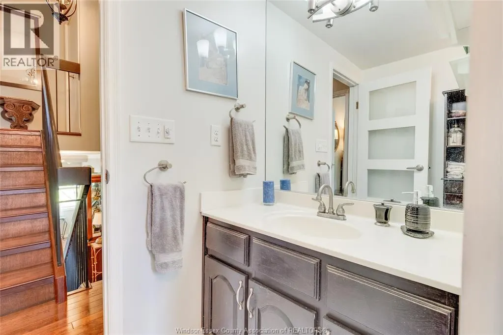 3917 RIVERSIDE East Unit# 9-3917