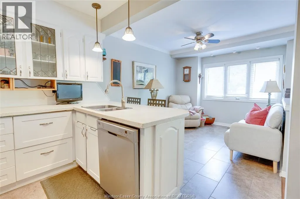 3917 RIVERSIDE East Unit# 9-3917