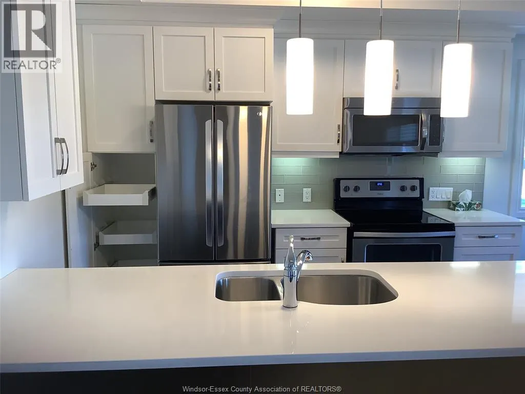 8475 WYANDOTTE STREET East Unit# 211