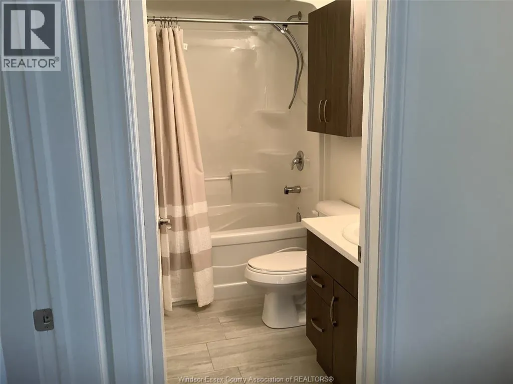 8475 WYANDOTTE STREET East Unit# 211