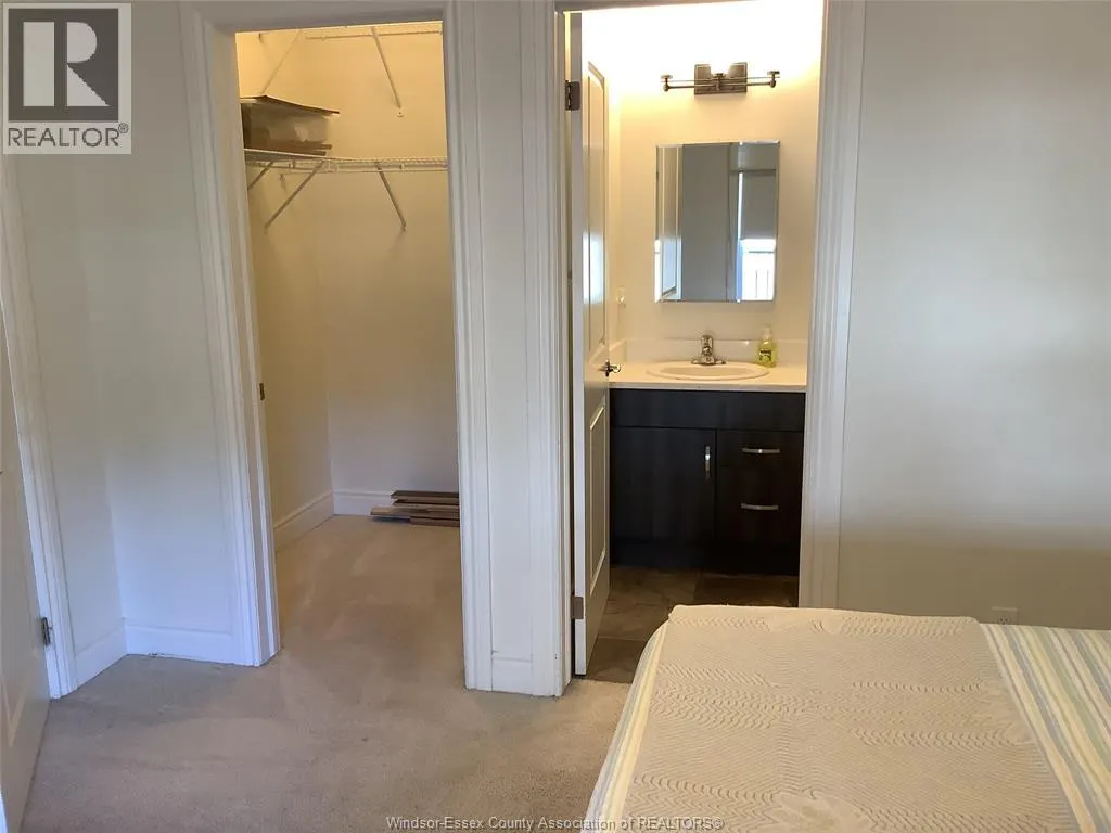 8475 WYANDOTTE STREET East Unit# 211