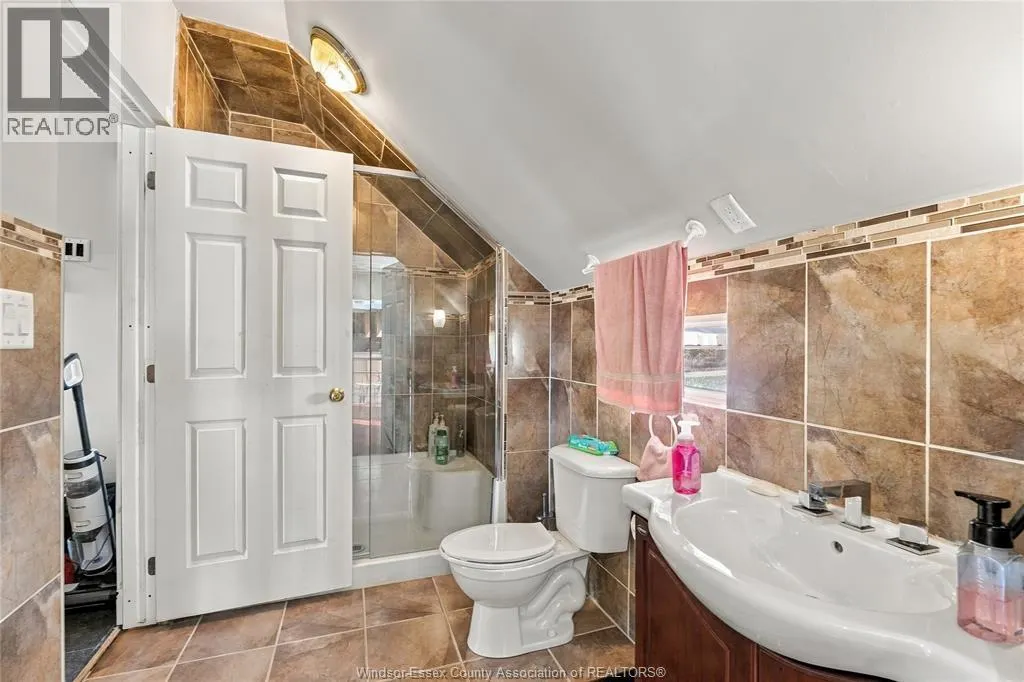4765 HOWARD