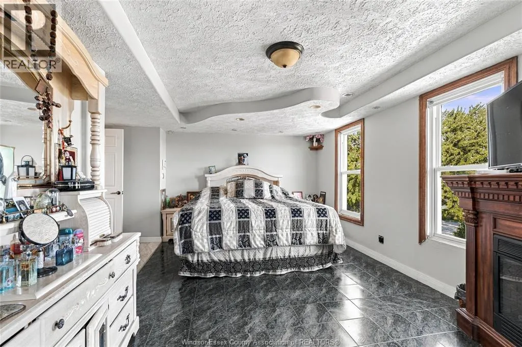 4765 HOWARD