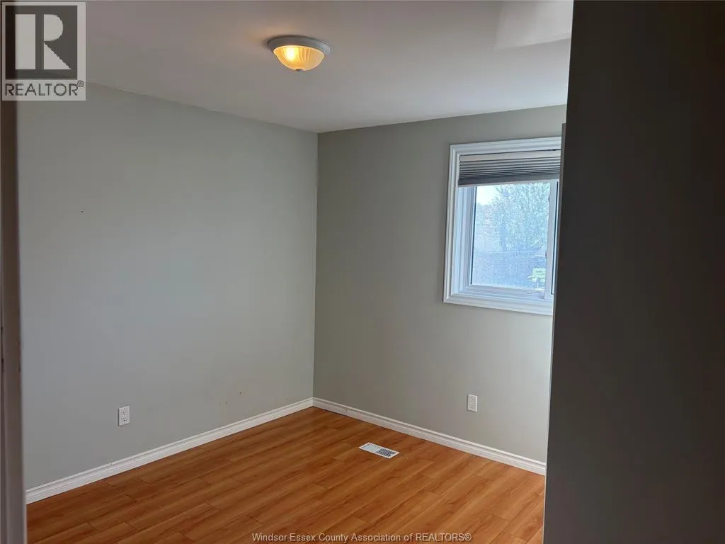 40 HOLIDAY COURT