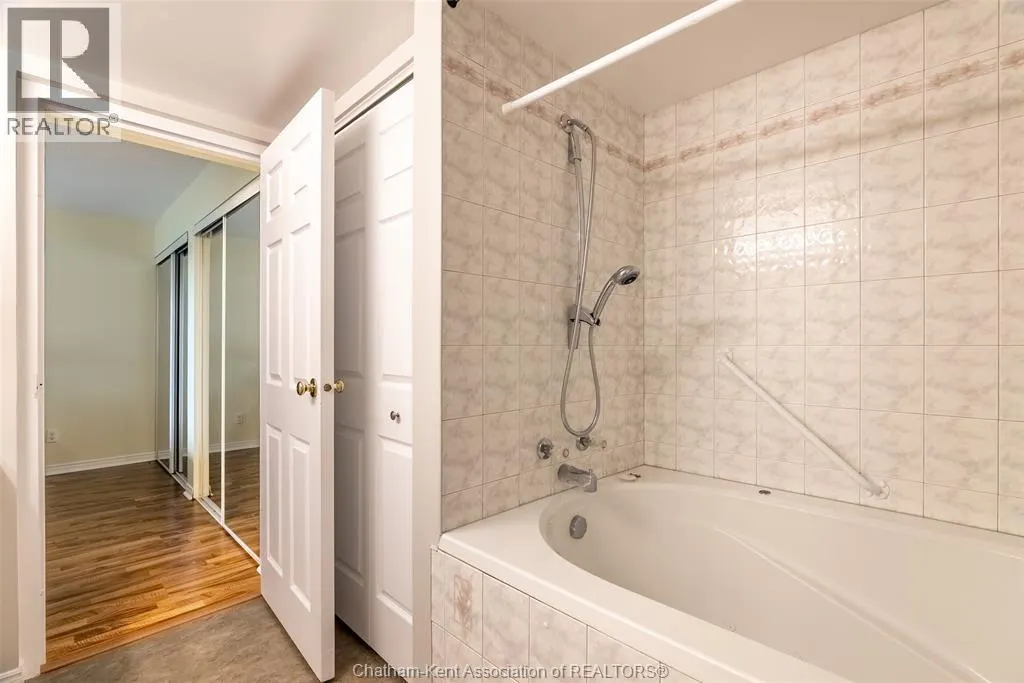 10 Van Allen AVENUE Unit# 903