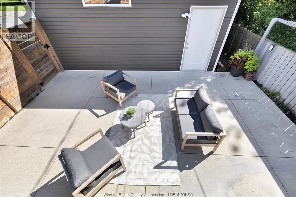 702 Lesperance ROAD