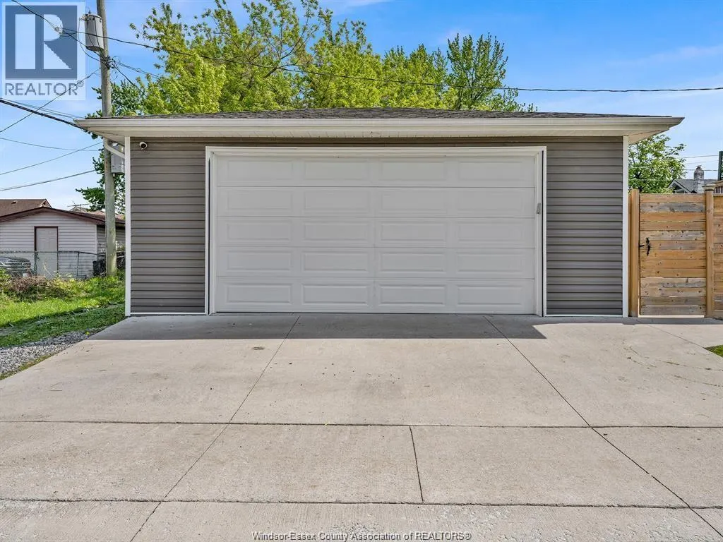 702 Lesperance ROAD