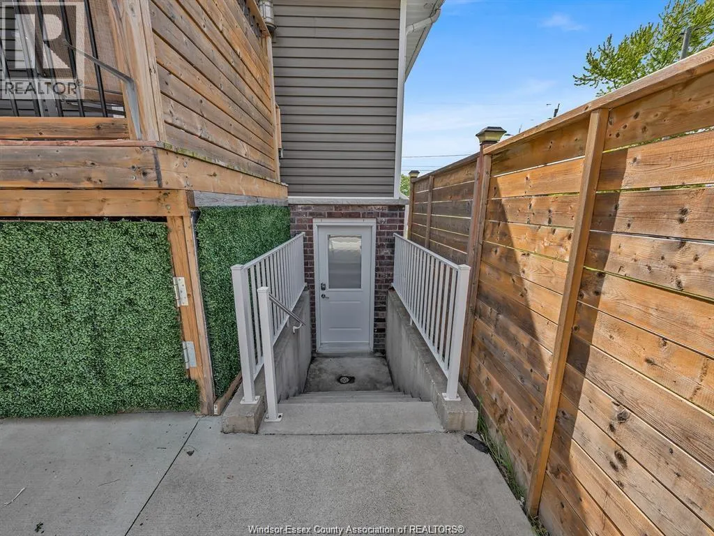 702 Lesperance ROAD