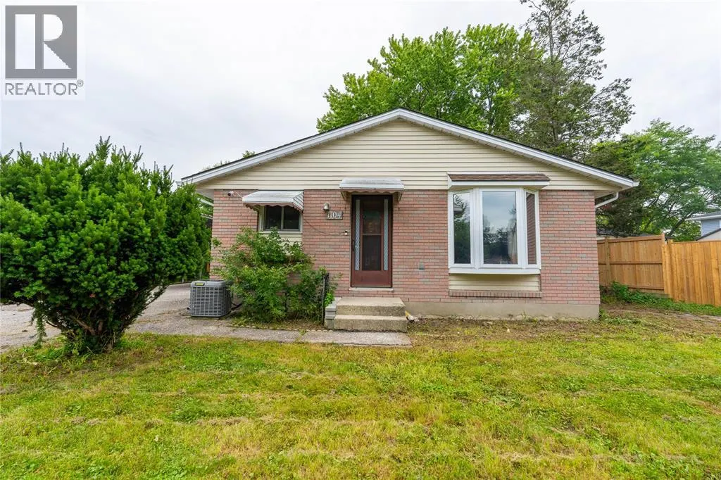 1104 OVERLEA CRESCENT