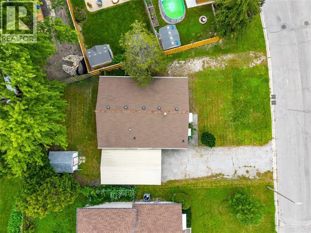 1104 OVERLEA CRESCENT