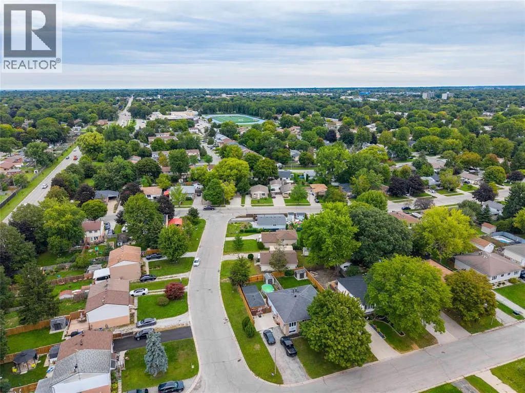 1104 OVERLEA CRESCENT