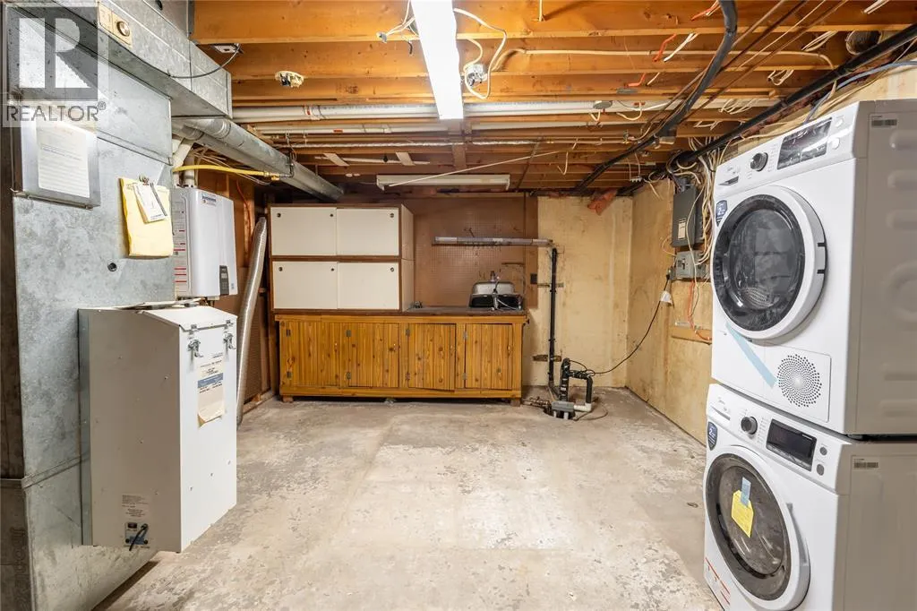 1104 OVERLEA CRESCENT