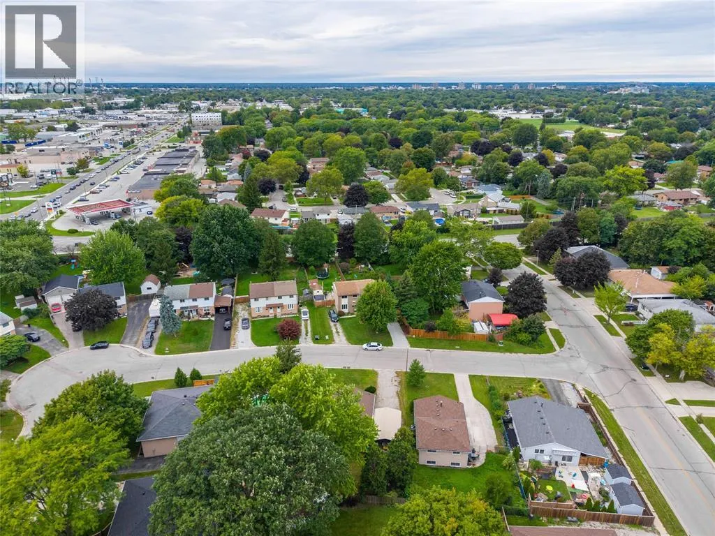 1104 OVERLEA CRESCENT