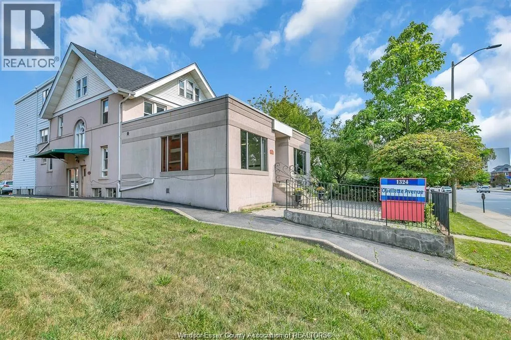 1324 OUELLETTE AVENUE