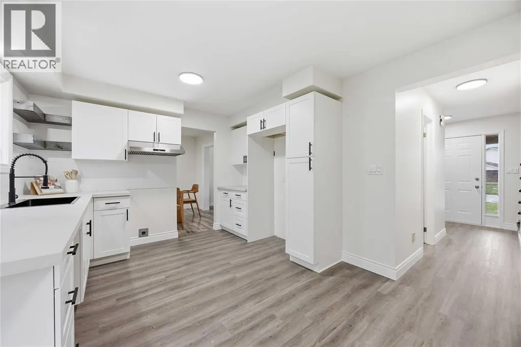 1516 HENLEY CRESCENT