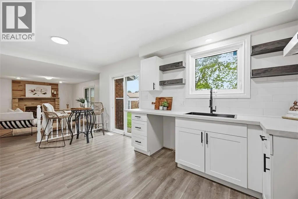 1516 HENLEY CRESCENT