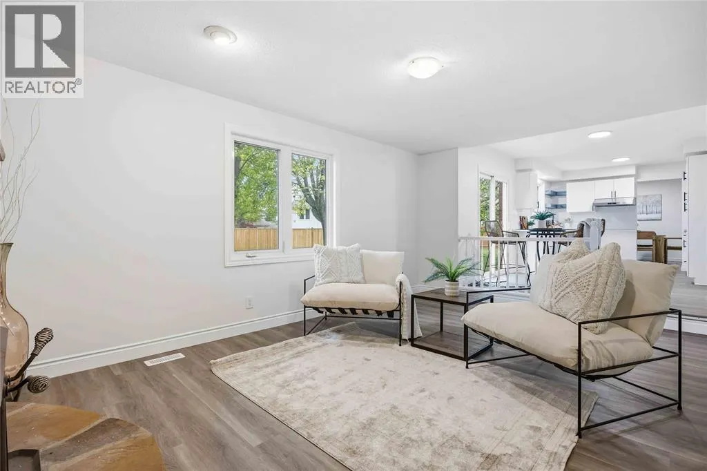 1516 HENLEY CRESCENT