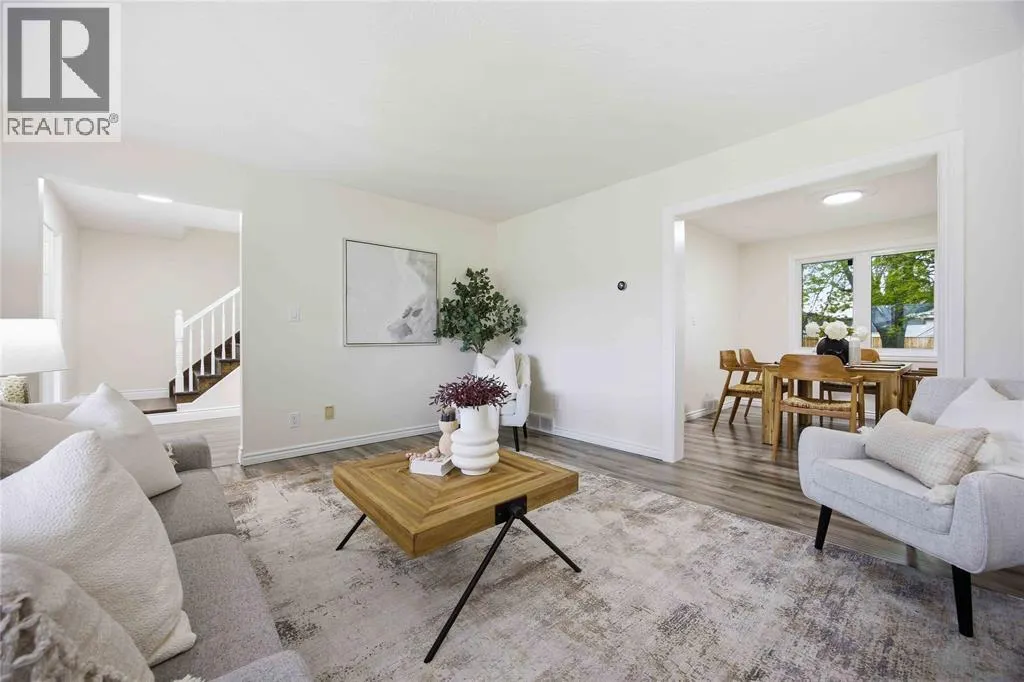 1516 HENLEY CRESCENT