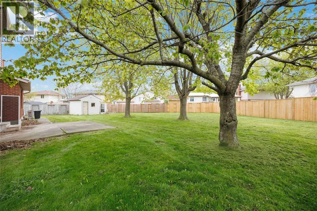 1516 HENLEY CRESCENT