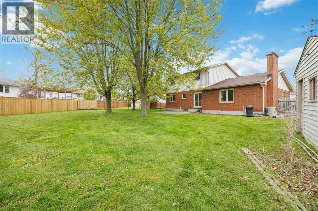1516 HENLEY CRESCENT