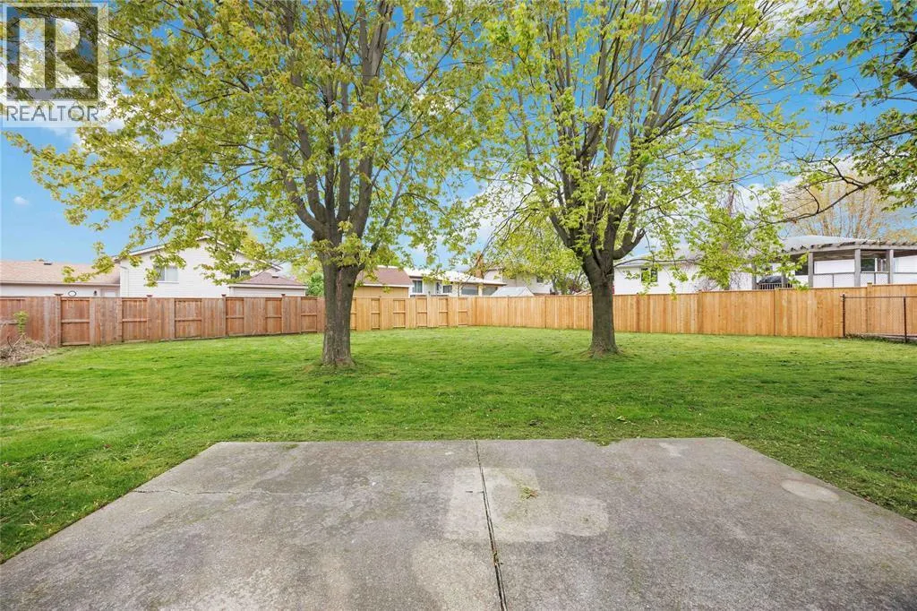 1516 HENLEY CRESCENT