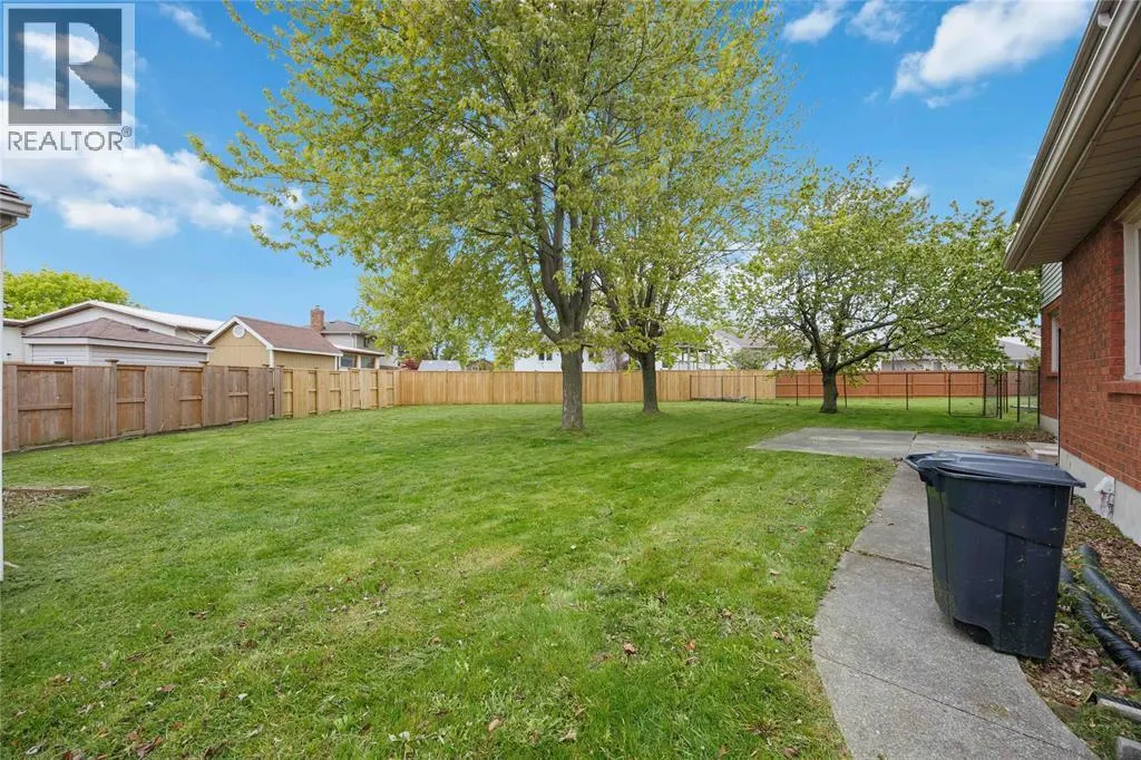 1516 HENLEY CRESCENT