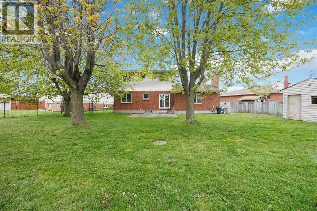 1516 HENLEY CRESCENT