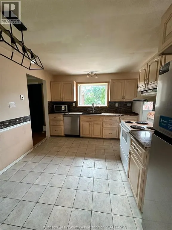 4060 CHURCHILL Unit# MAIN