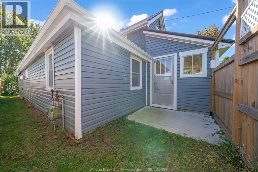 1057 Oak AVENUE