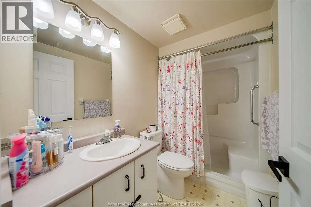 8335 WYANDOTTE STREET East Unit# 109