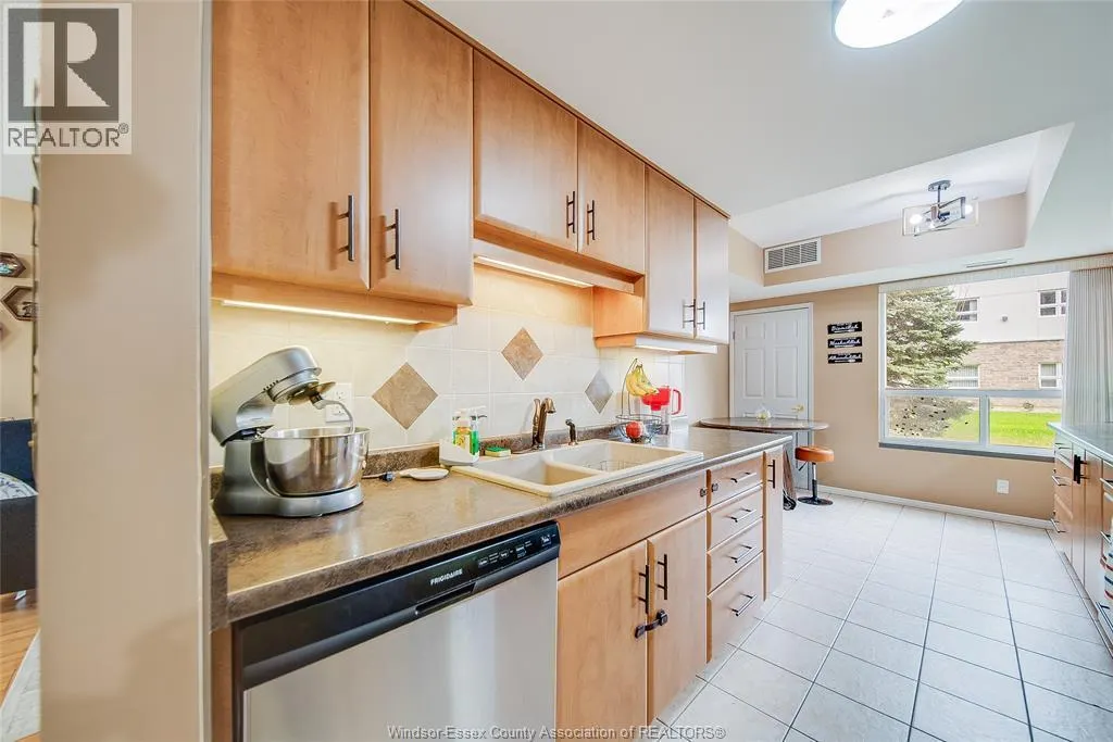 8335 WYANDOTTE STREET East Unit# 109