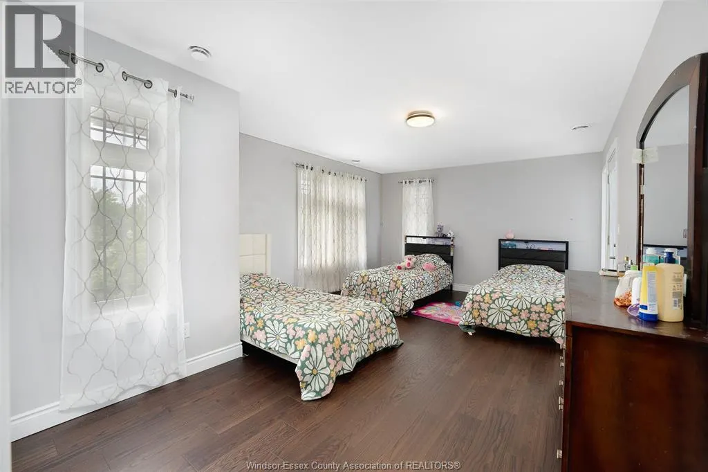 300 SHOREVIEW CIRCLE