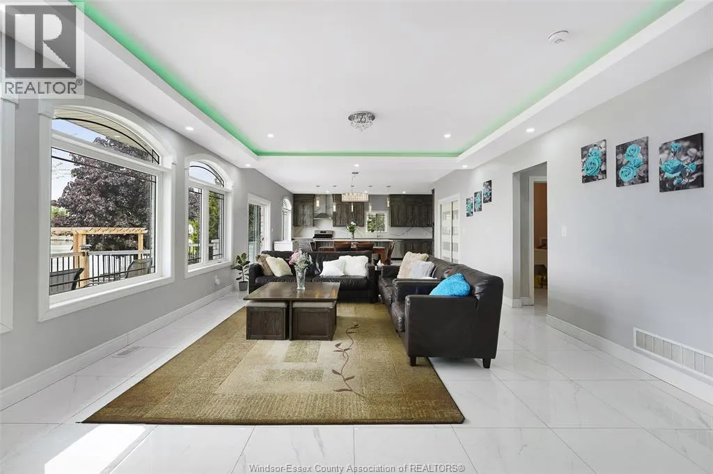 300 SHOREVIEW CIRCLE