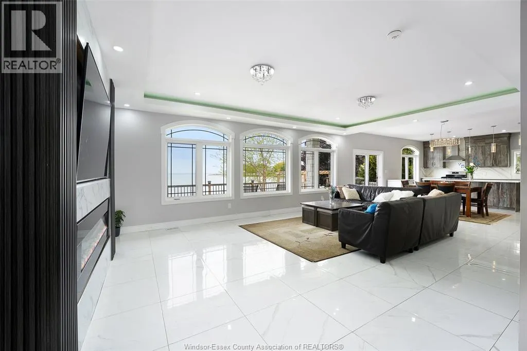 300 SHOREVIEW CIRCLE