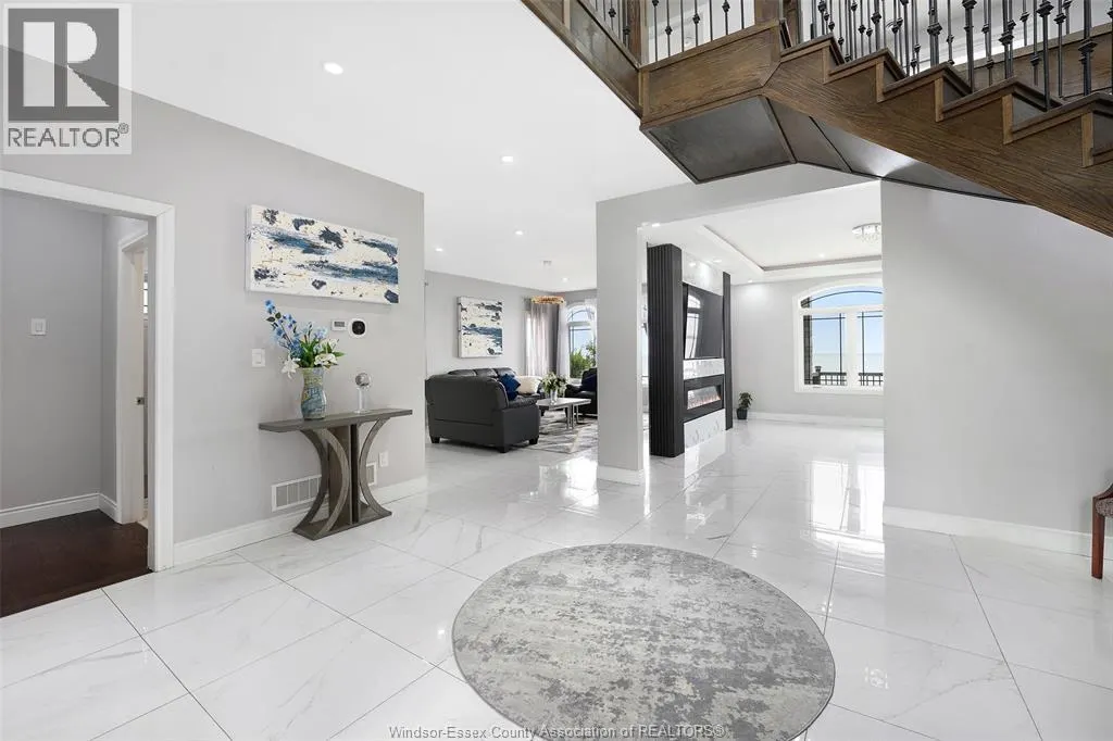 300 SHOREVIEW CIRCLE