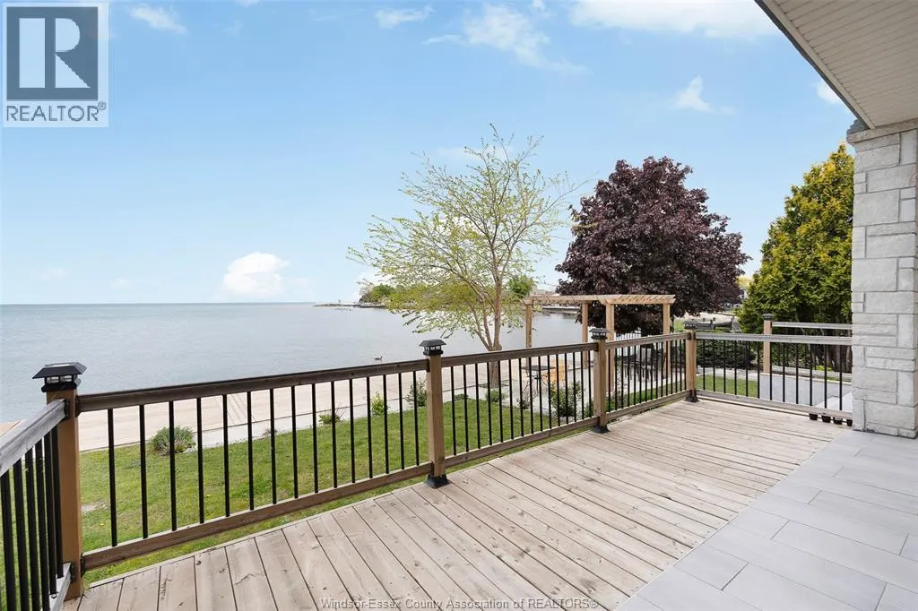 300 SHOREVIEW CIRCLE