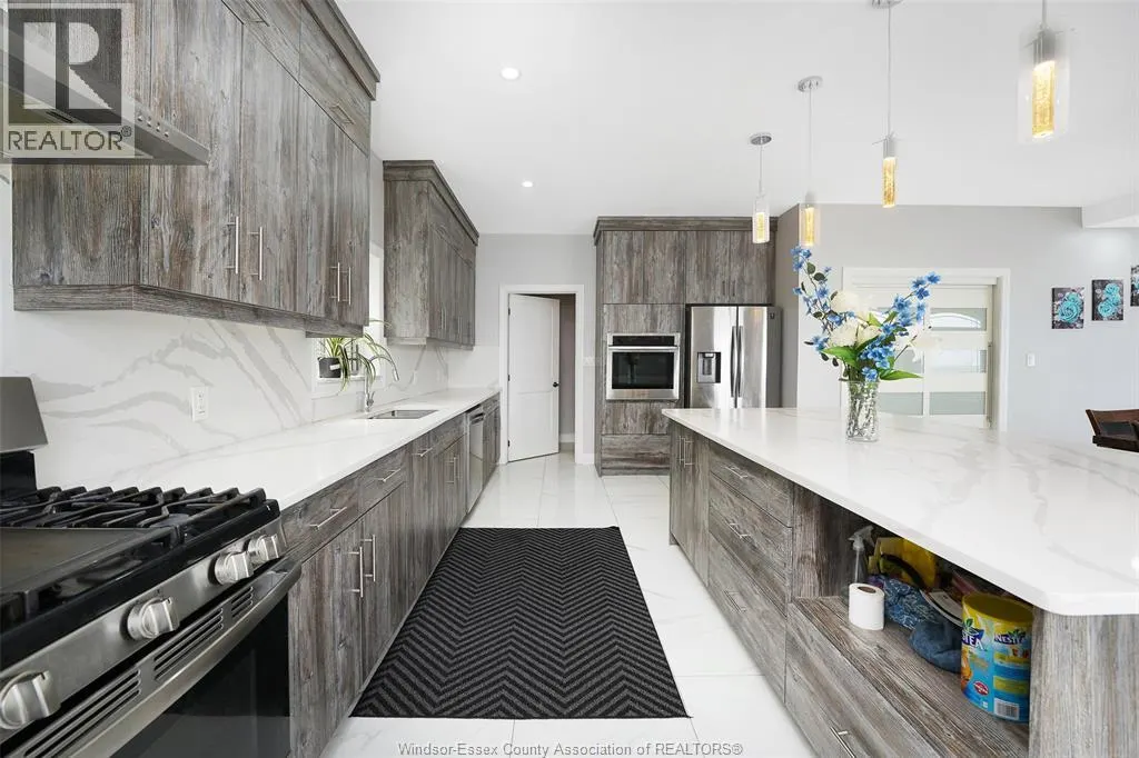 300 SHOREVIEW CIRCLE