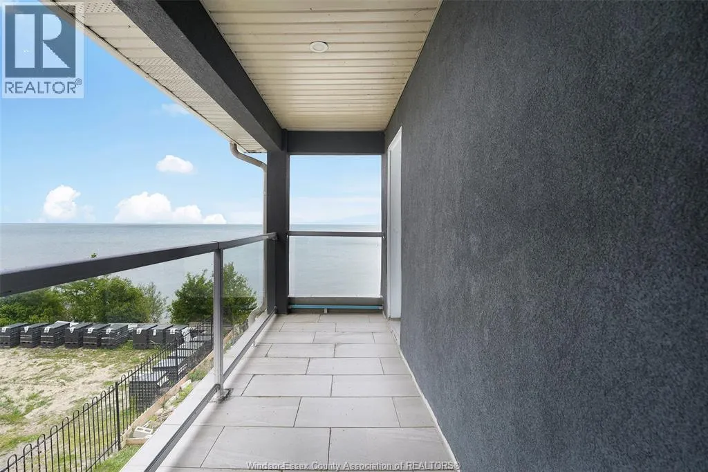 300 SHOREVIEW CIRCLE