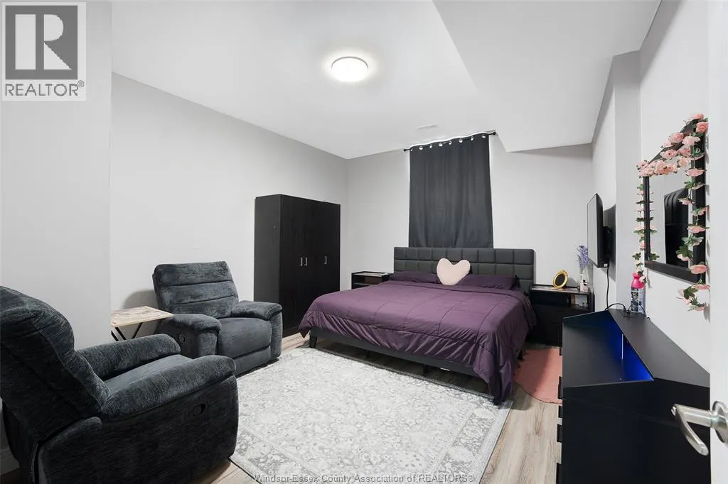 300 SHOREVIEW CIRCLE