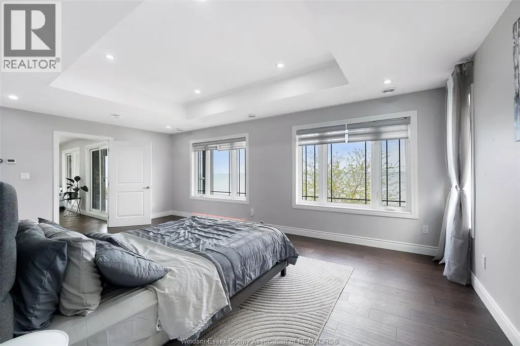 300 SHOREVIEW CIRCLE