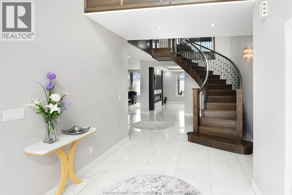 300 SHOREVIEW CIRCLE