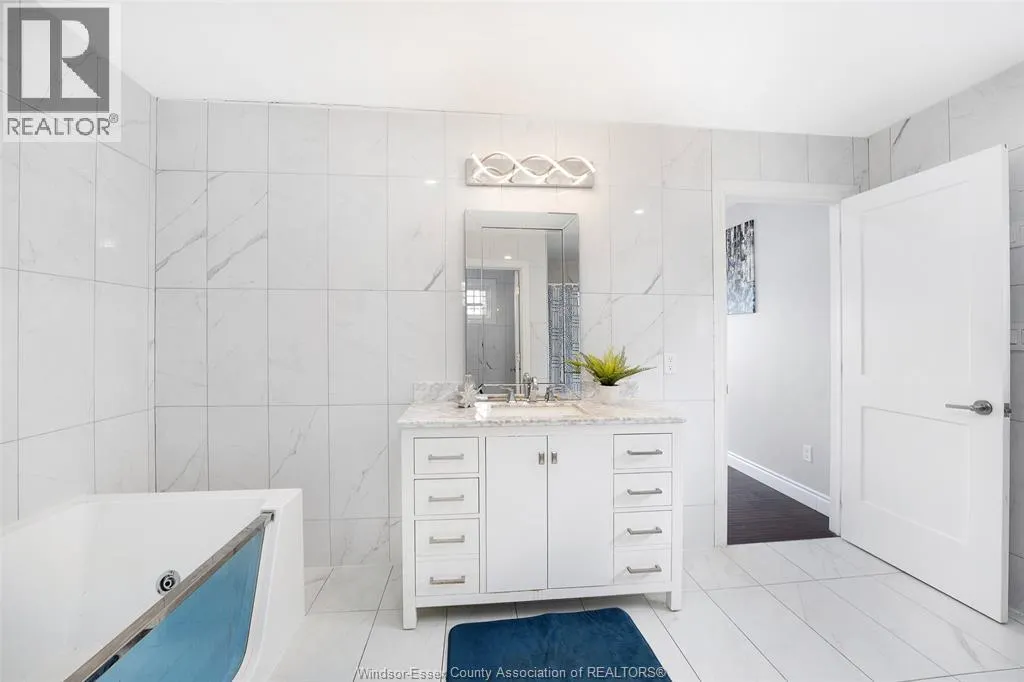 300 SHOREVIEW CIRCLE