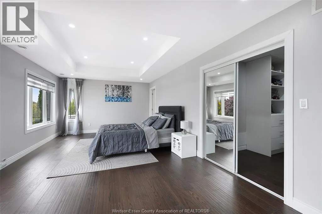 300 SHOREVIEW CIRCLE
