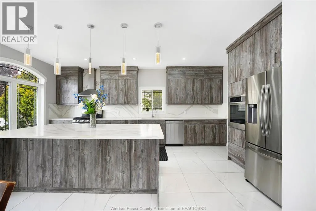 300 SHOREVIEW CIRCLE