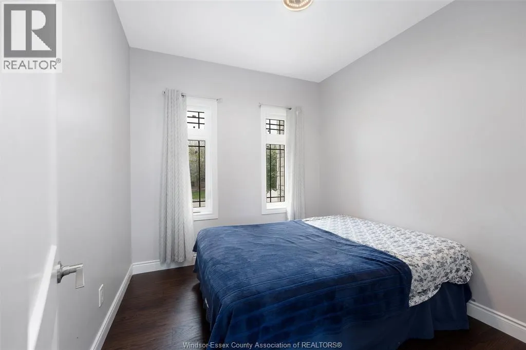 300 SHOREVIEW CIRCLE