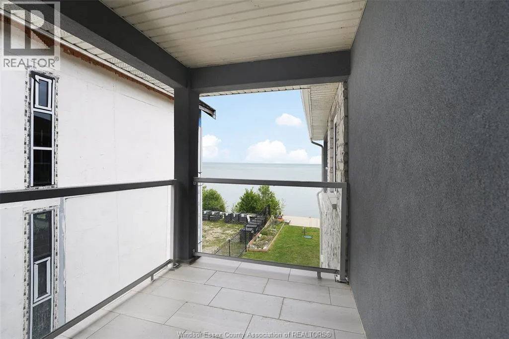 300 SHOREVIEW CIRCLE