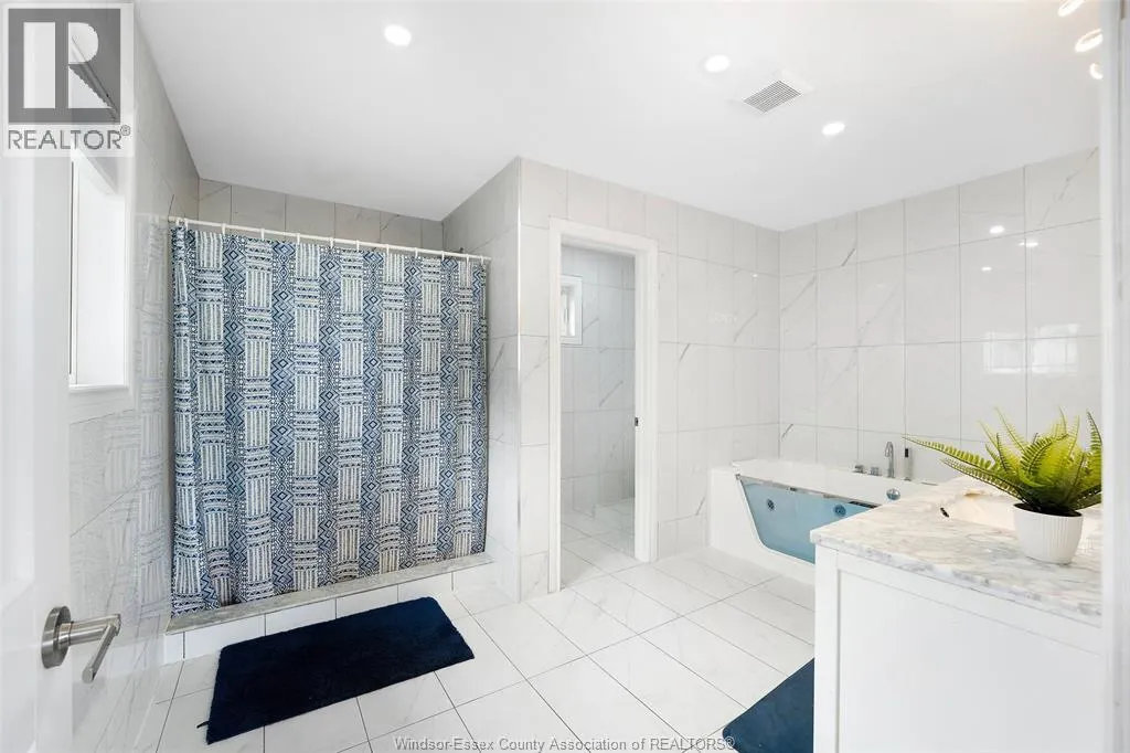 300 SHOREVIEW CIRCLE