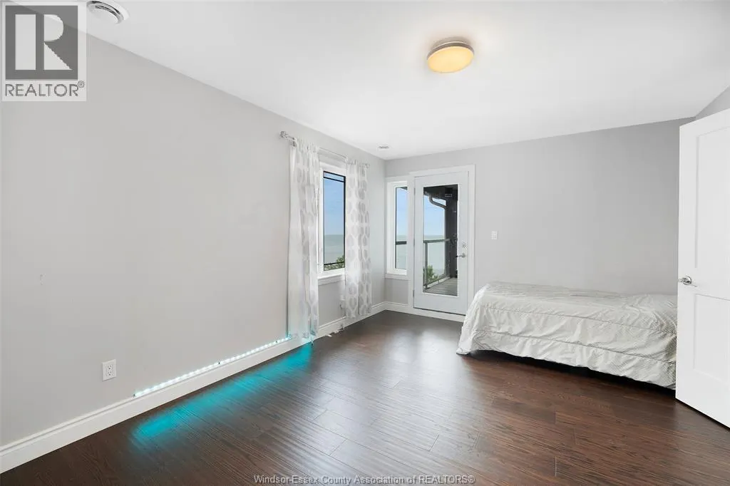 300 SHOREVIEW CIRCLE